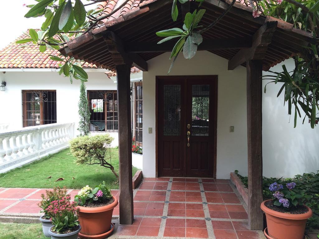 Iguanazu Bed & Breakfast Guayaquil Luaran gambar